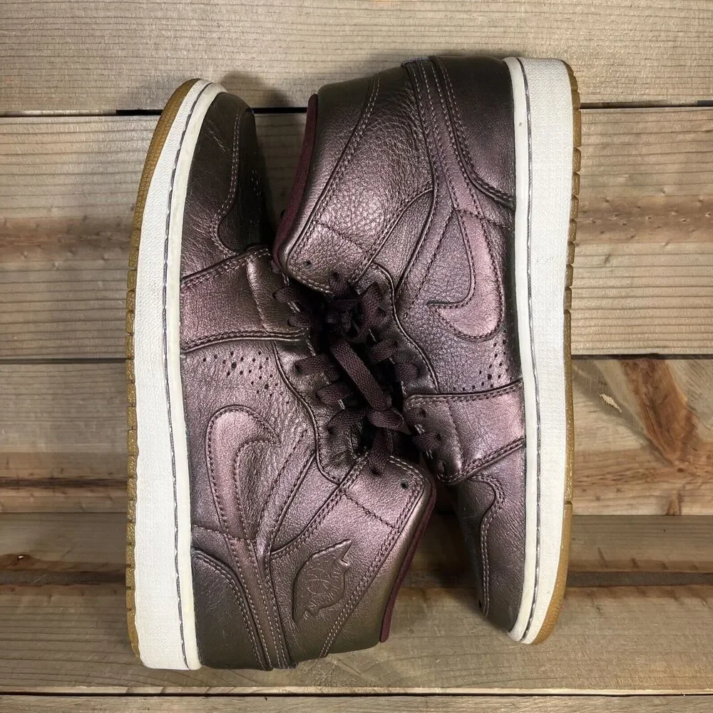 RARE Mens 9 - Nike Air Jordan 1 Mid Nouveau “Deep Burgundy Gum” Shoes 629151-605